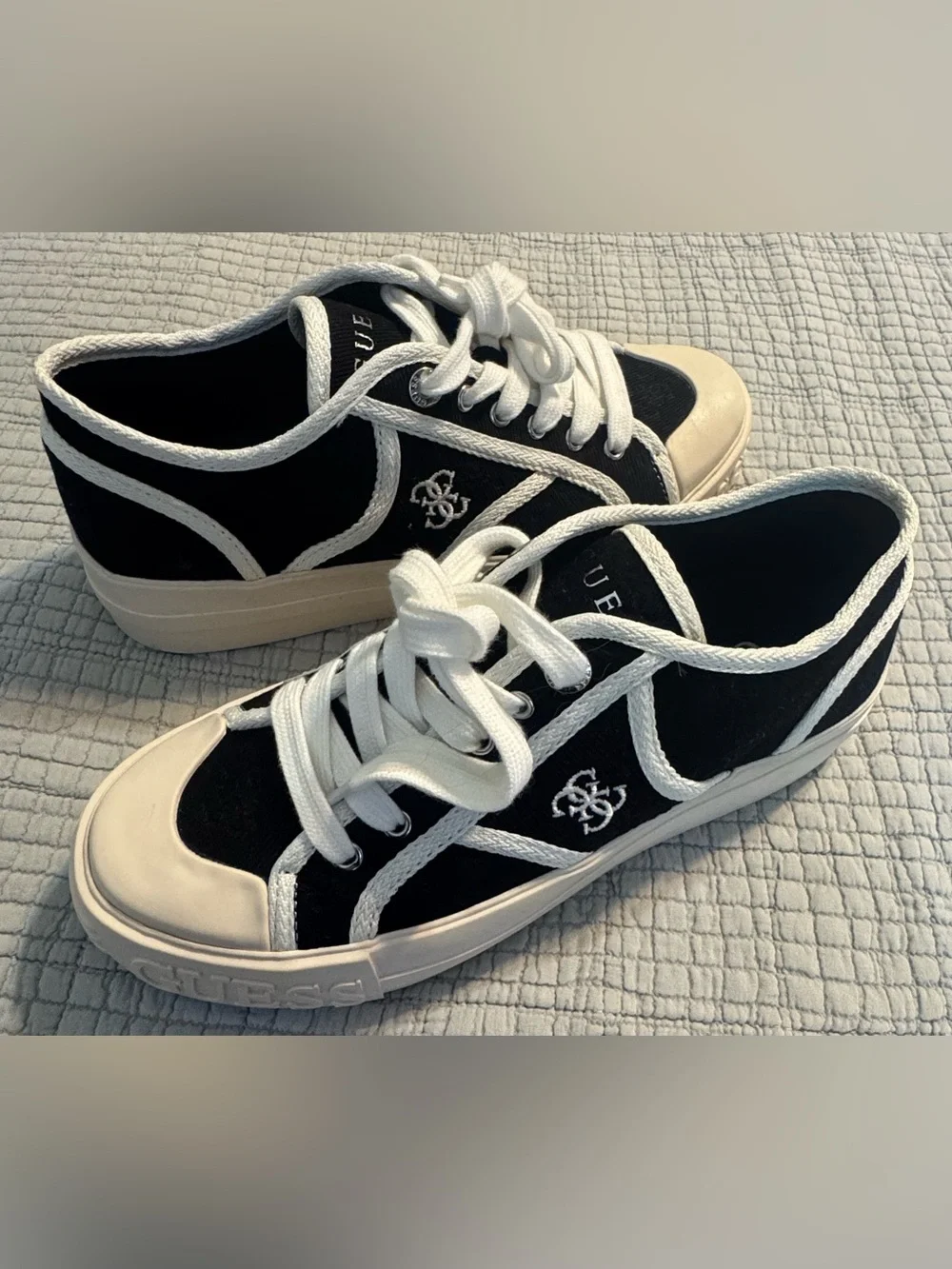 GUESS Women's Issah Branded Platform Lace-Up Sneakers NWOT